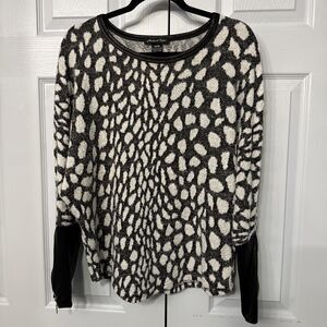 Michael Tyler Women Top Medium Eyelash Knit Fitted Sleeve‎ Animal Print